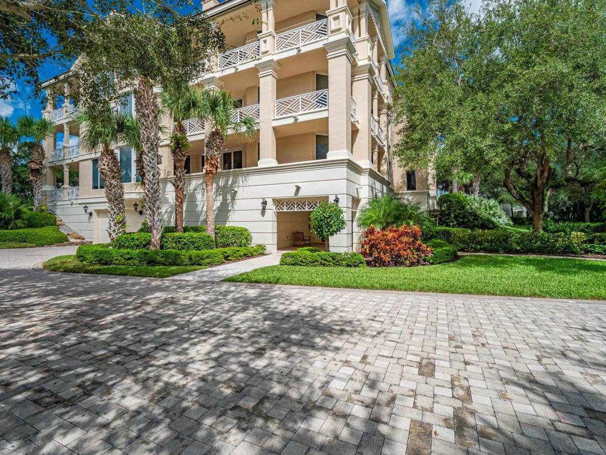 Condo for rent at 801 N Swim Club Dr, Vero Beach, FL 32963