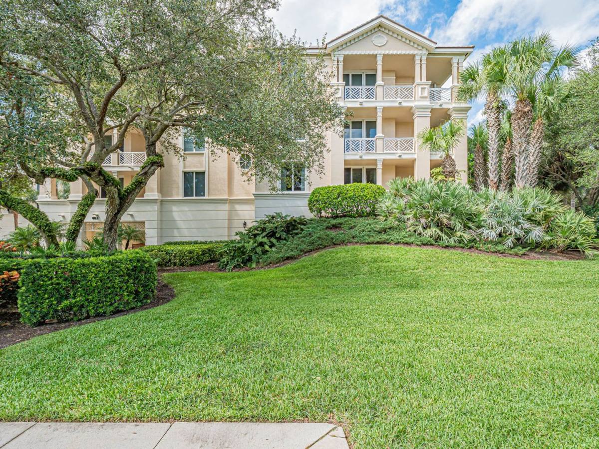 Condo for rent at 801 N Swim Club Dr, Vero Beach, FL 32963
