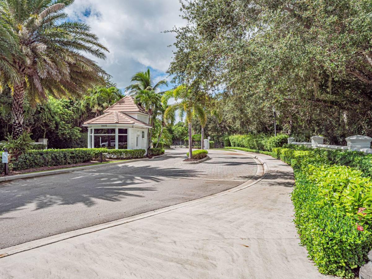 Condo for rent at 801 N Swim Club Dr, Vero Beach, FL 32963