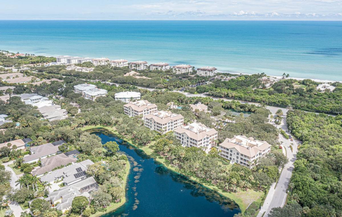 Condo for rent at 801 N Swim Club Dr, Vero Beach, FL 32963