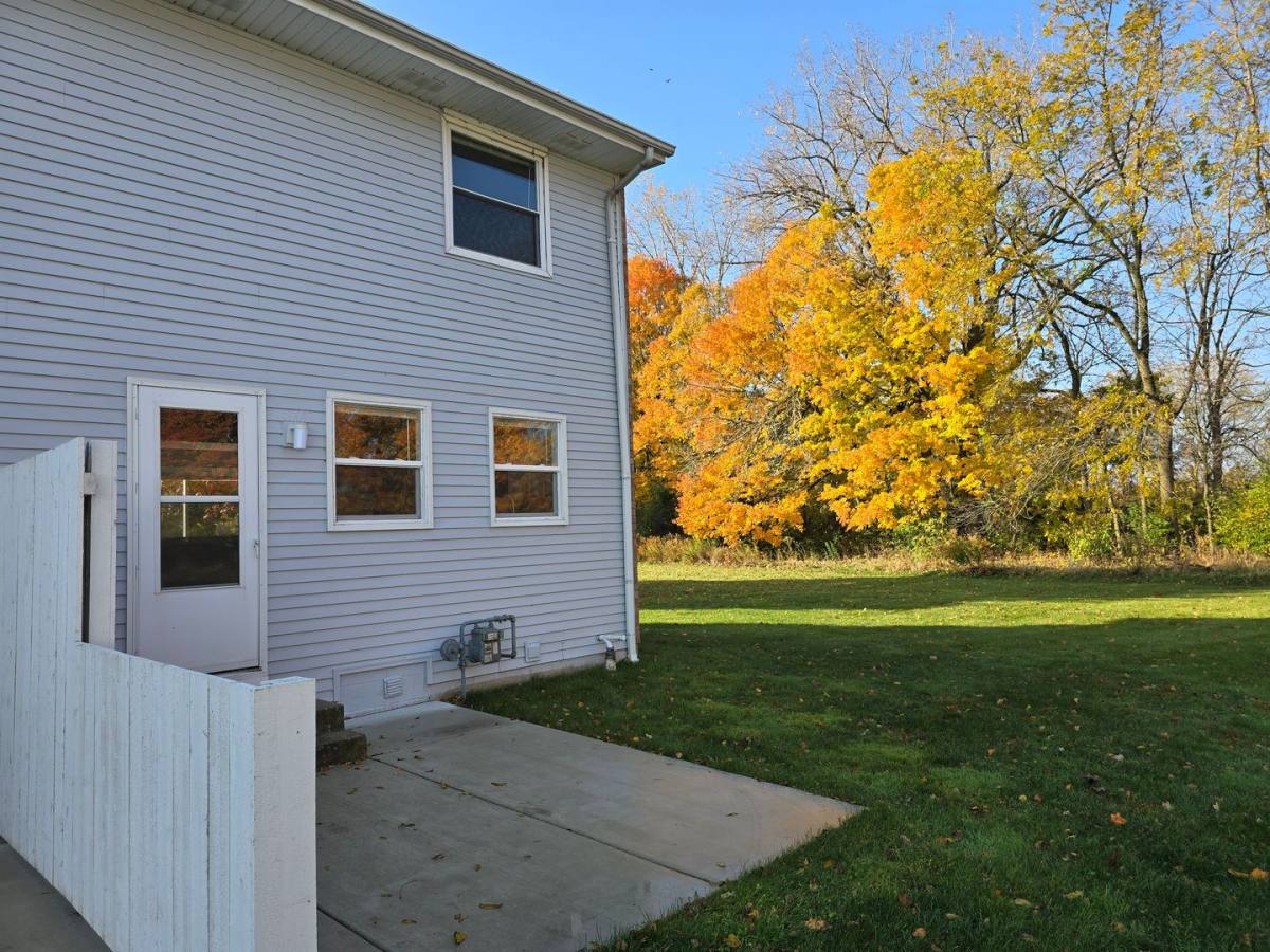Townhouse for rent at 101 2nd Lane, Racine, WI 53403