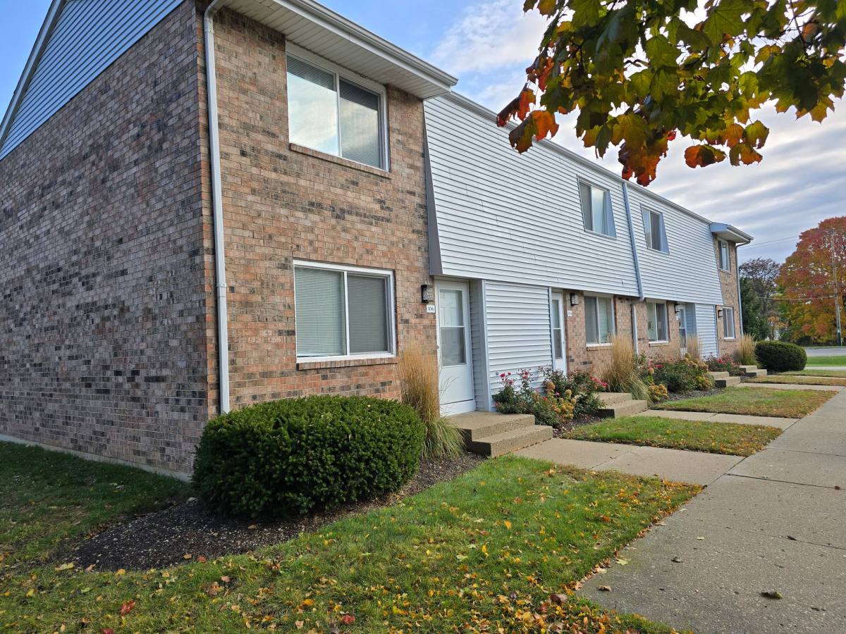 Townhouse for rent at 101 2nd Lane, Racine, WI 53403