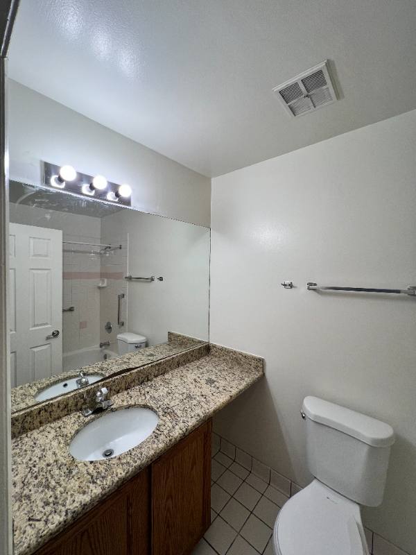 Apartment for rent at 5750 Abbey Dr #2E, Lisle, IL 60532