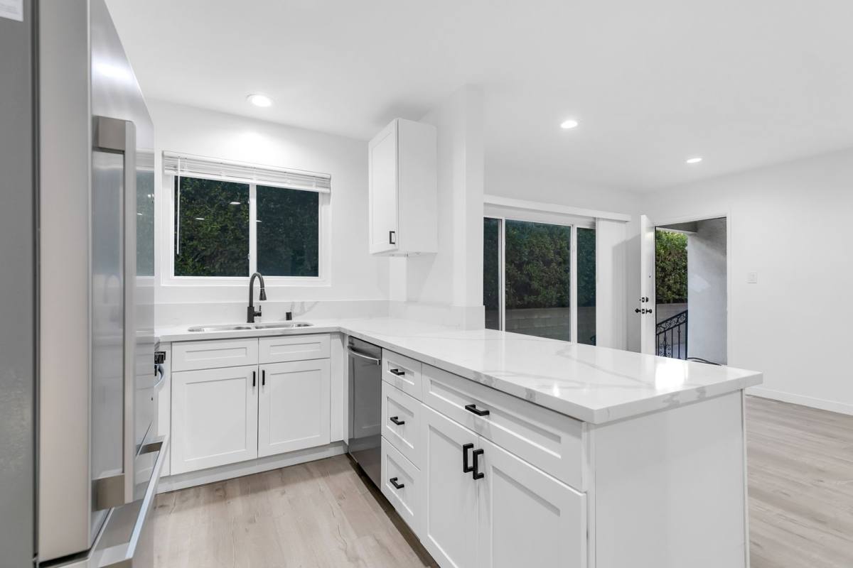 Apartment for rent at 1138 Cardiff Ave, Los Angeles, CA 90035