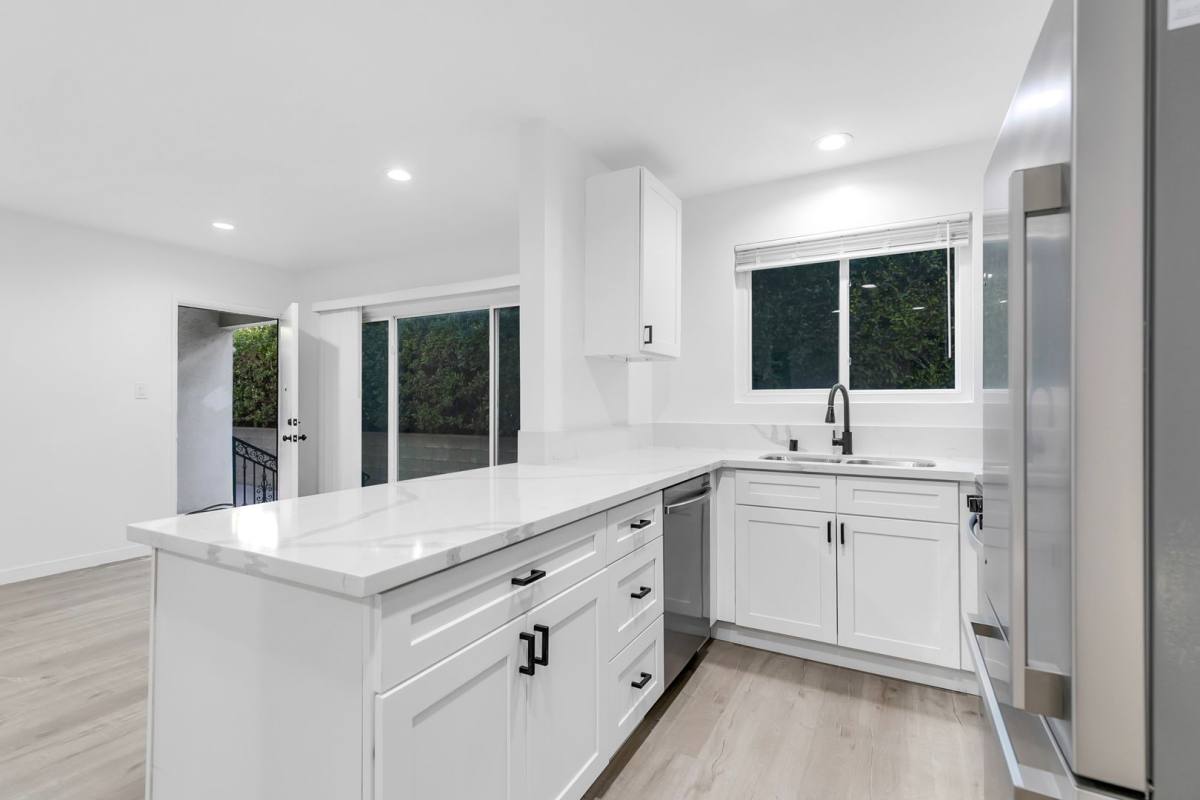 Apartment for rent at 1138 Cardiff Ave, Los Angeles, CA 90035