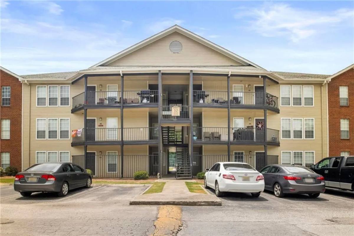 Apartment for rent at 626 Shug Jordan Parkway, Auburn, AL 36830