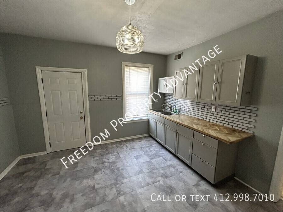Apartment for rent at 355 Maplewood Ave #2, Ambridge, PA 15003
