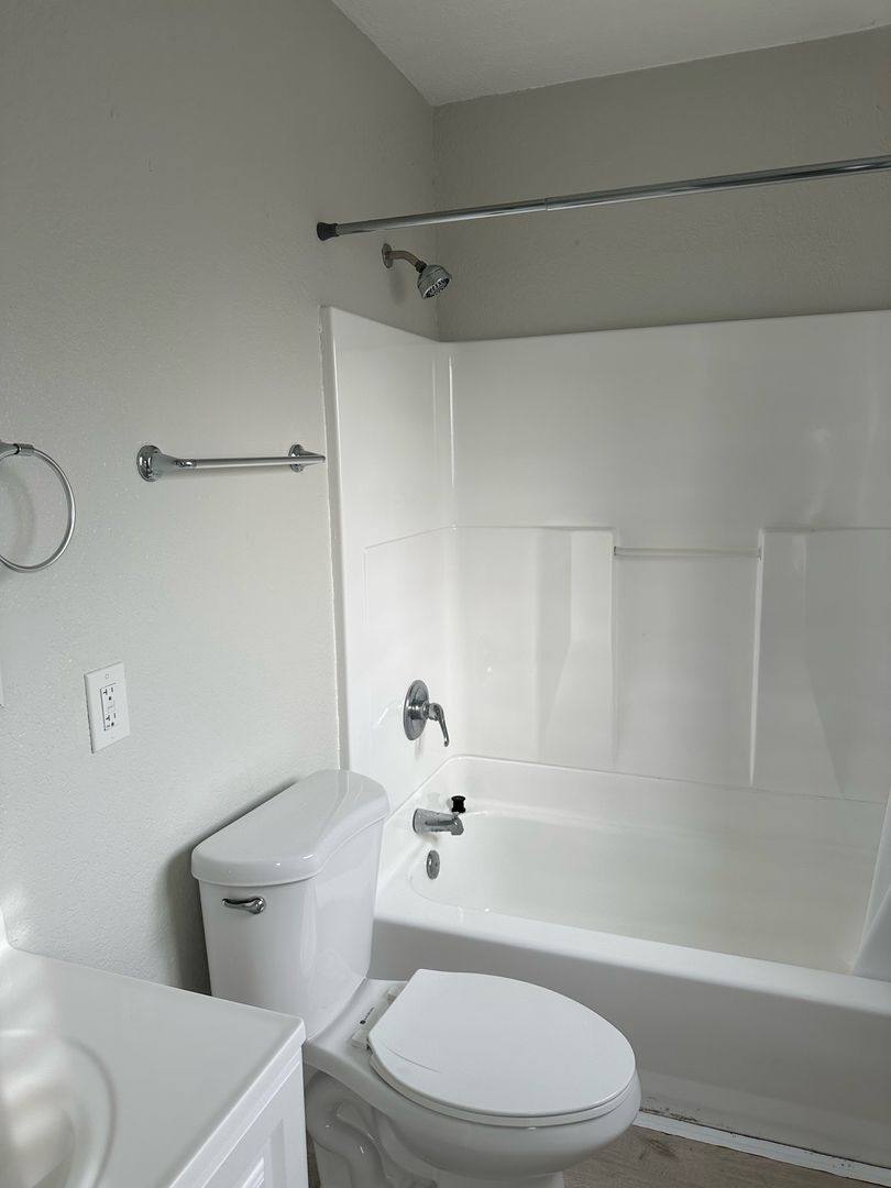 Apartment for rent at 714-7165 E 81st St, Los Angeles, CA 90001