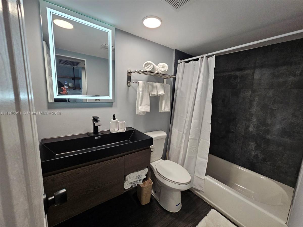 Apartment for rent at 19201 Collins Ave #324, North Miami Beach, FL 33160