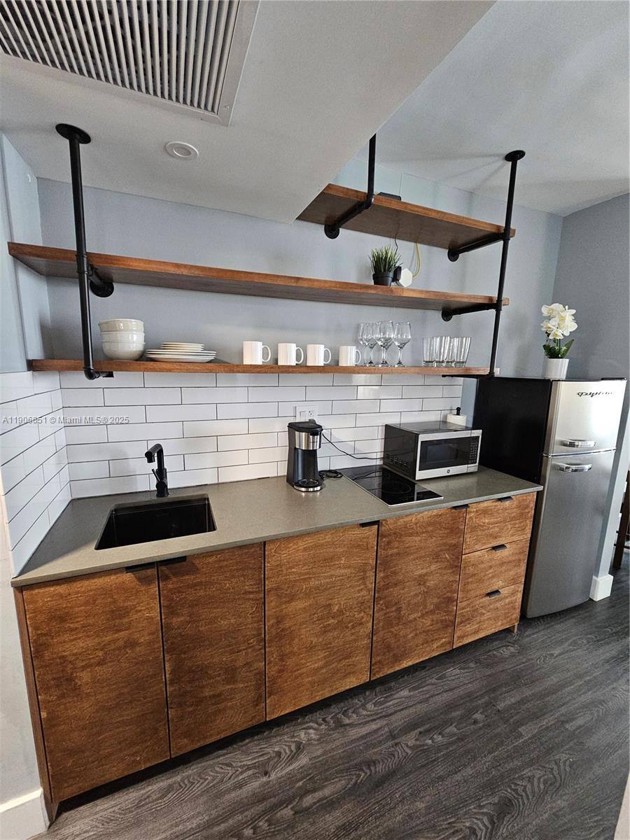 Apartment for rent at 19201 Collins Ave #324, North Miami Beach, FL 33160