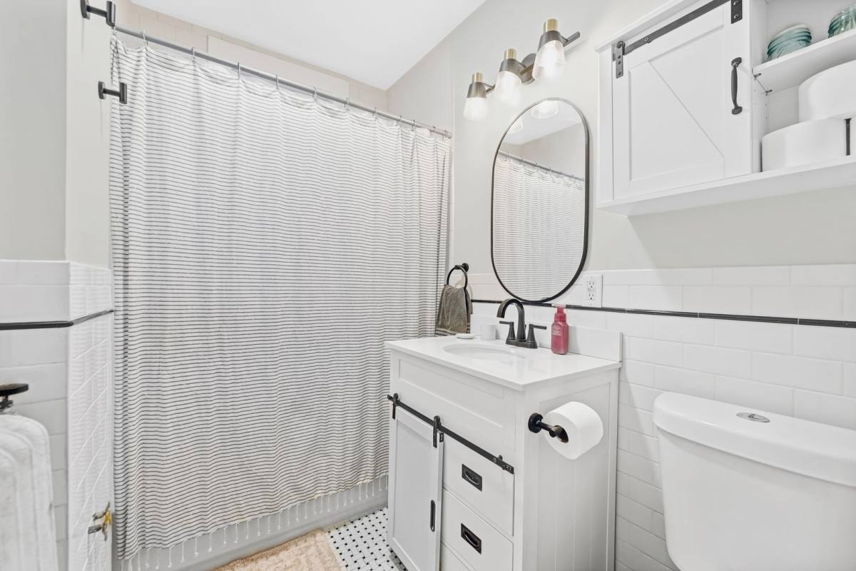 Apartment for rent at 1200 Central Ave, Union City, NJ 07087