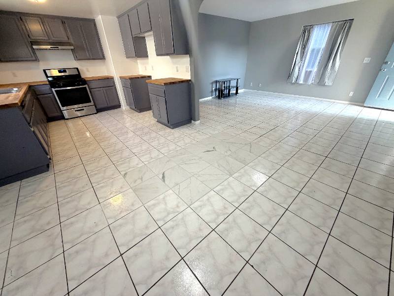 Townhouse for rent at 1503 W Adams Blvd, Los Angeles, CA 90007