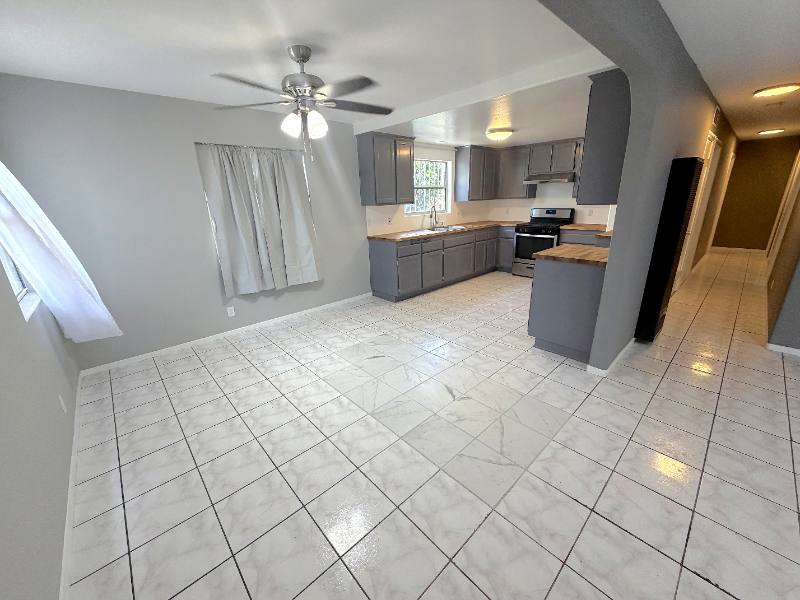 Townhouse for rent at 1503 W Adams Blvd, Los Angeles, CA 90007
