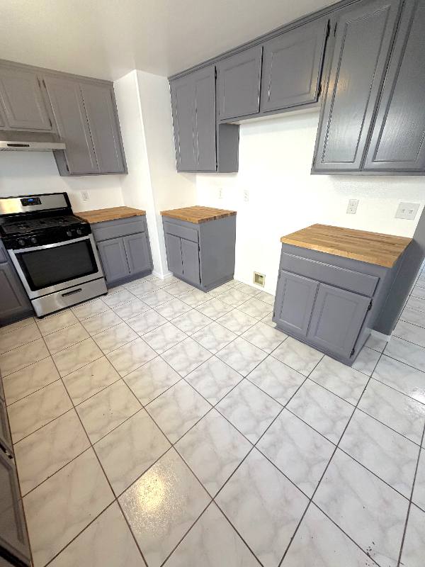 Townhouse for rent at 1503 W Adams Blvd, Los Angeles, CA 90007