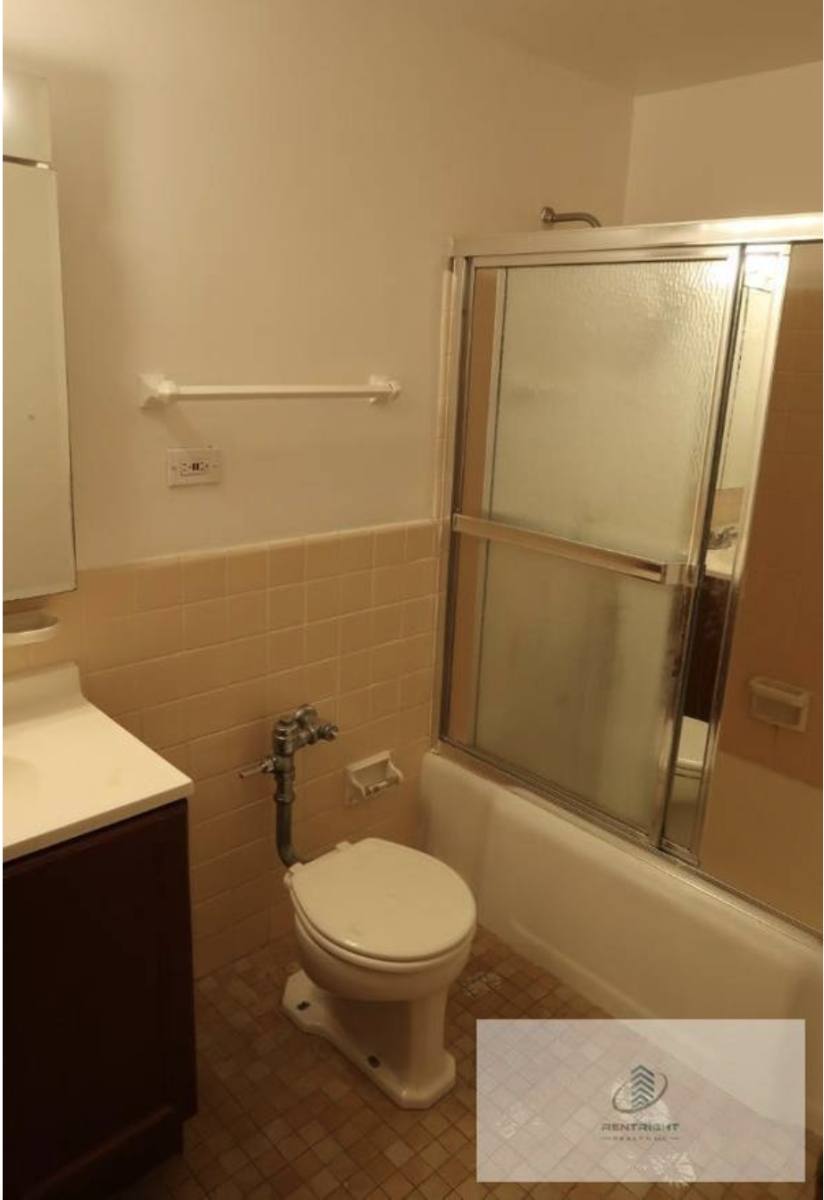 Apartment for rent at 4180 N Marine Dr, Chicago, IL 60613