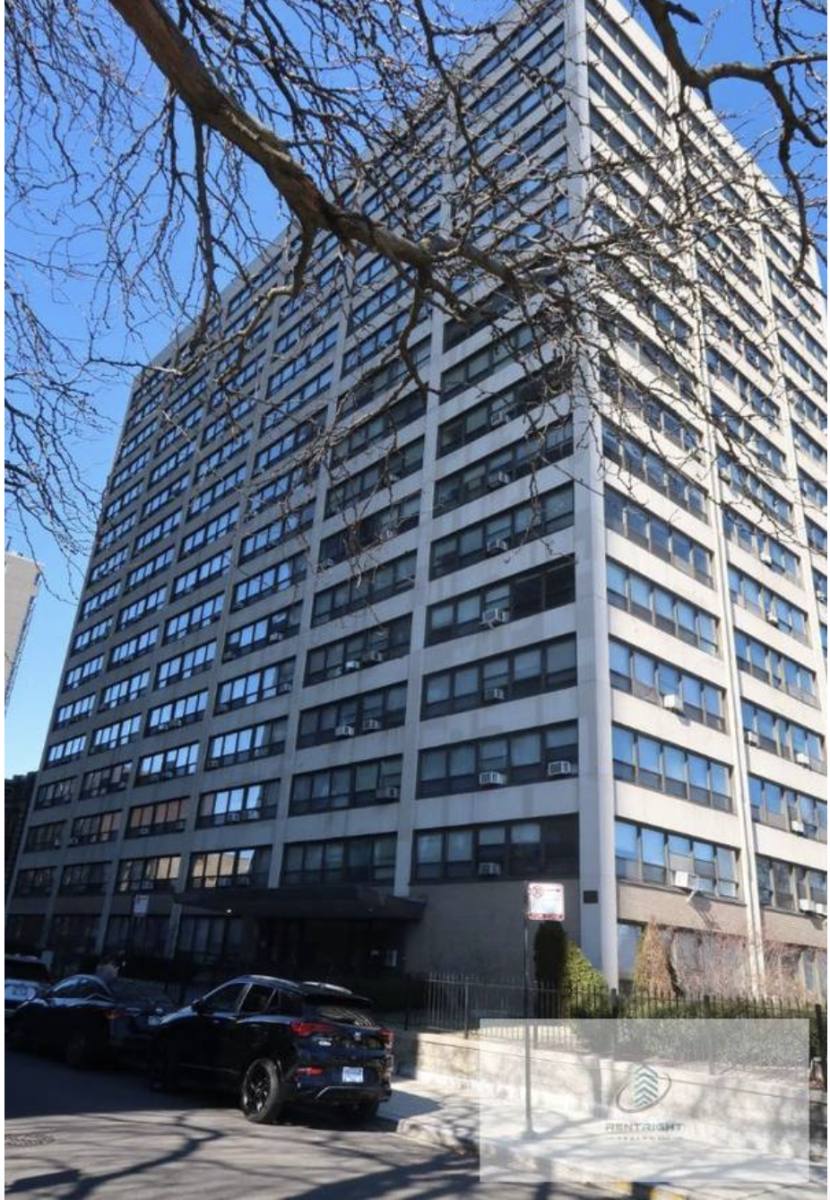 Apartment for rent at 4180 N Marine Dr, Chicago, IL 60613