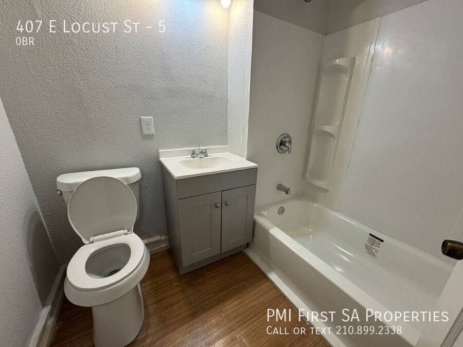 Apartment for rent at 407 E Locust St #5, San Antonio, TX 78212