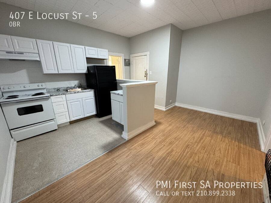 Apartment for rent at 407 E Locust St #5, San Antonio, TX 78212