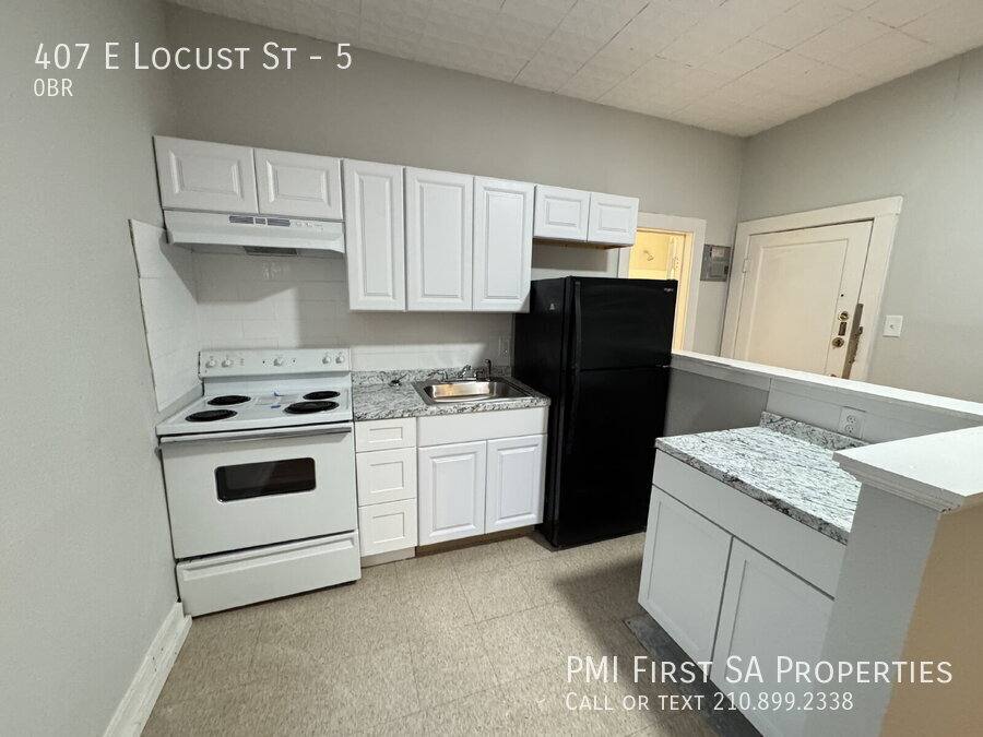 Apartment for rent at 407 E Locust St #5, San Antonio, TX 78212