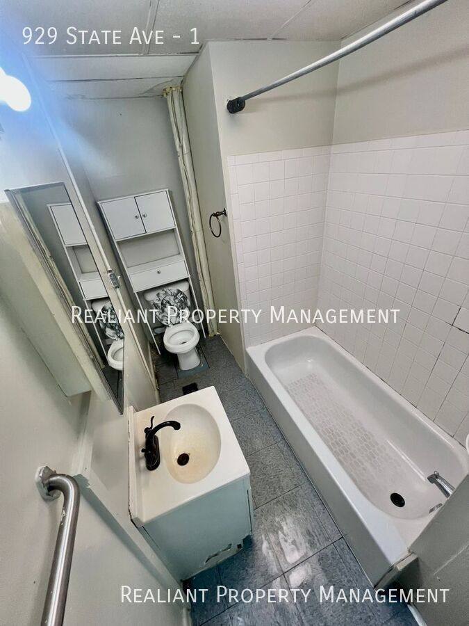 Apartment for rent at 929 State Ave #1, Cincinnati, OH 45205