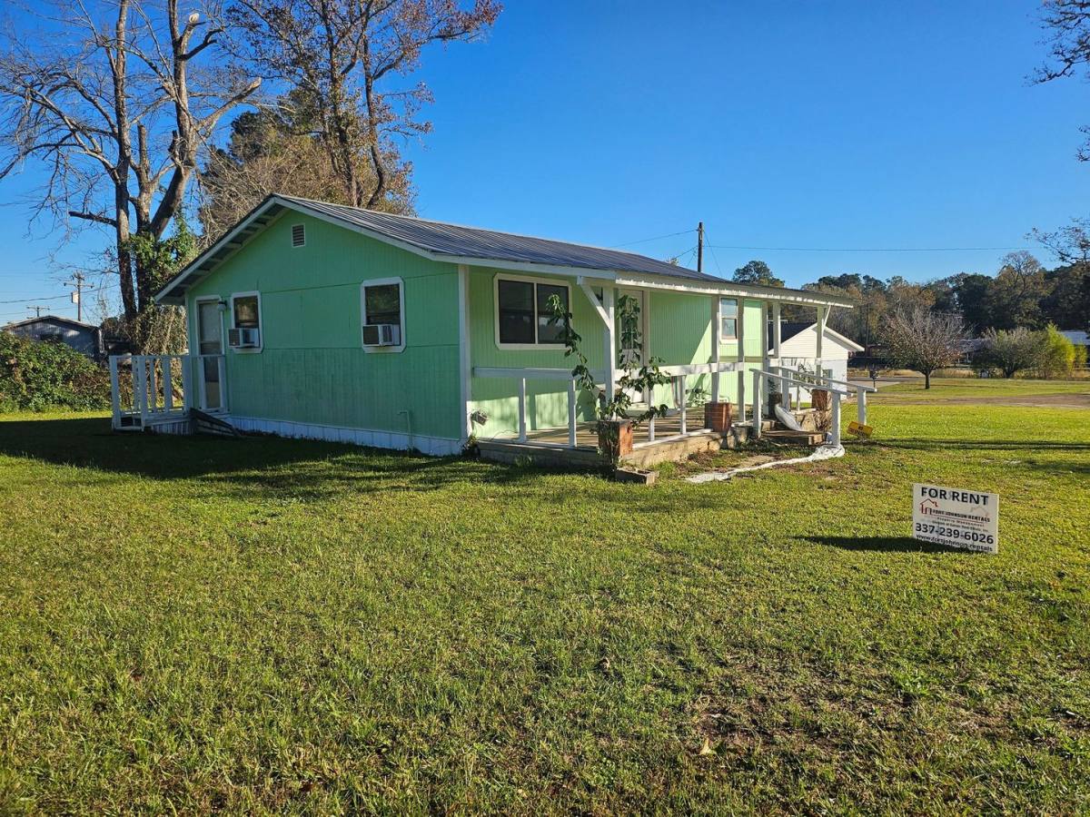 House for rent at 100 Lake St, New Llano, LA 71461