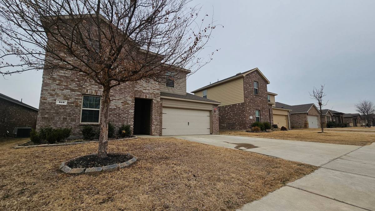 House for rent at 813 Fueller Dr, Aubrey, TX 76227