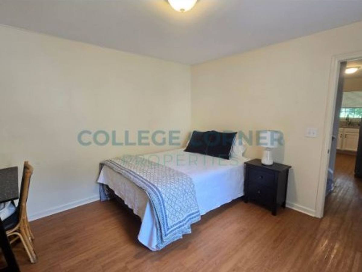 Apartment for rent at 1048 Ranch Dr, Winston Salem, NC 27106