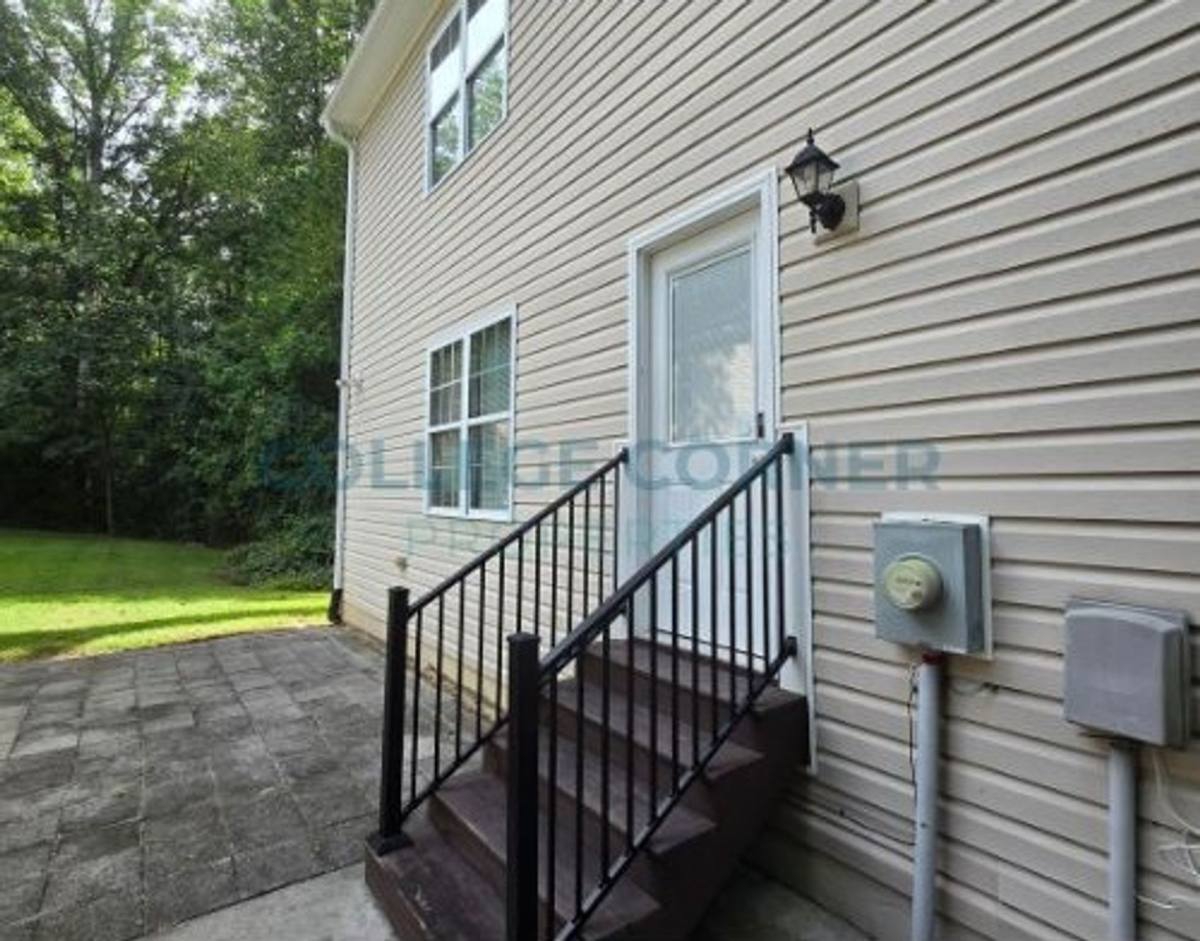 Apartment for rent at 1048 Ranch Dr, Winston Salem, NC 27106