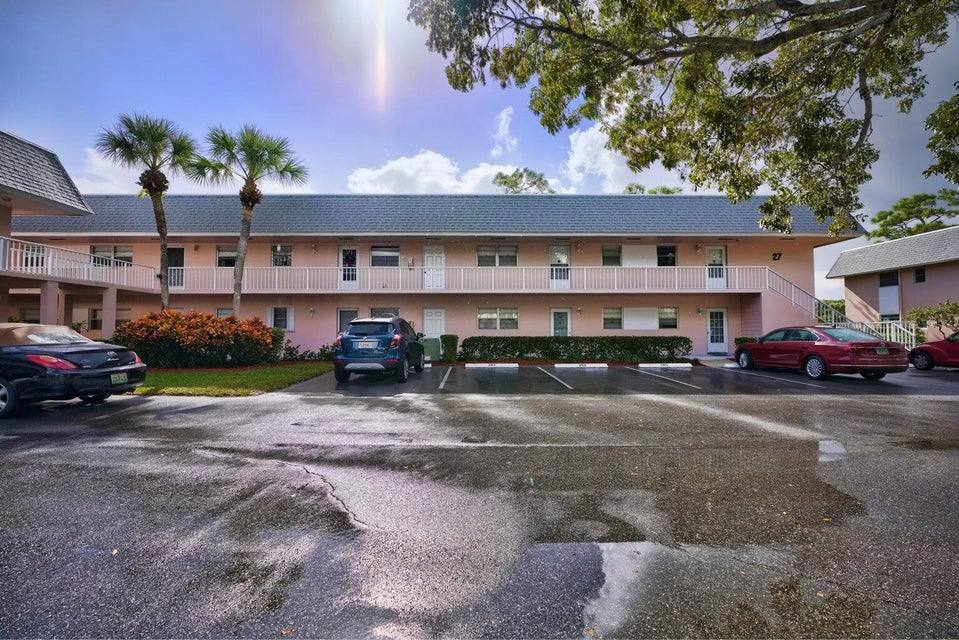 Apartment for rent at 18081 SE Country Club Dr, Jupiter, FL 33469