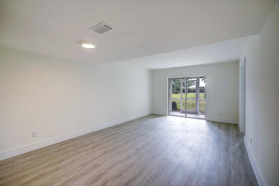 Apartment for rent at 18081 SE Country Club Dr, Jupiter, FL 33469