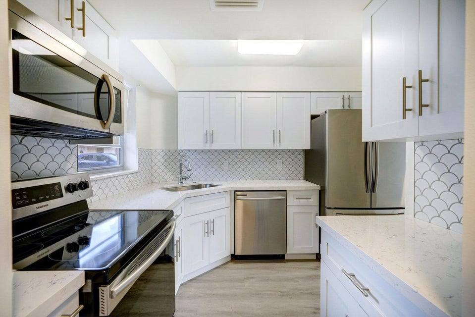 Apartment for rent at 18081 SE Country Club Dr, Jupiter, FL 33469