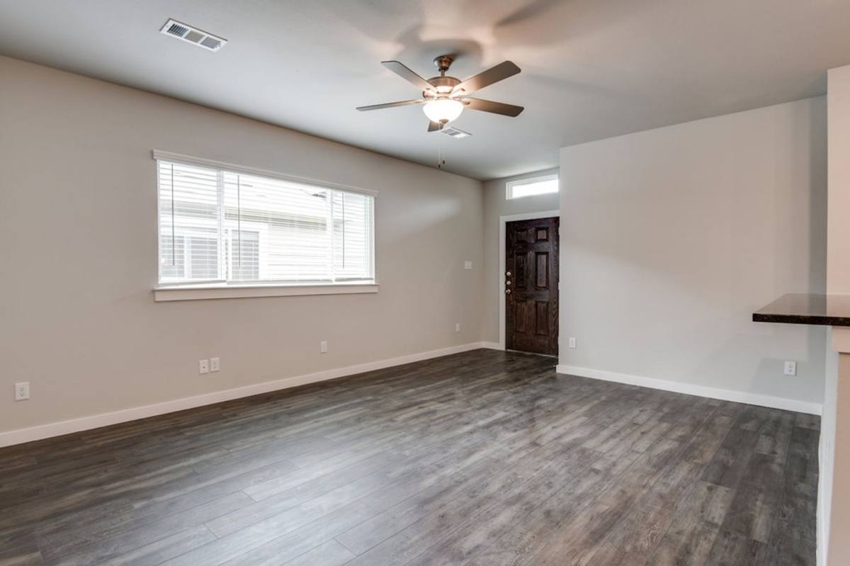 Townhouse for rent at 748 Wheatfield Dr, Venus, TX 76084