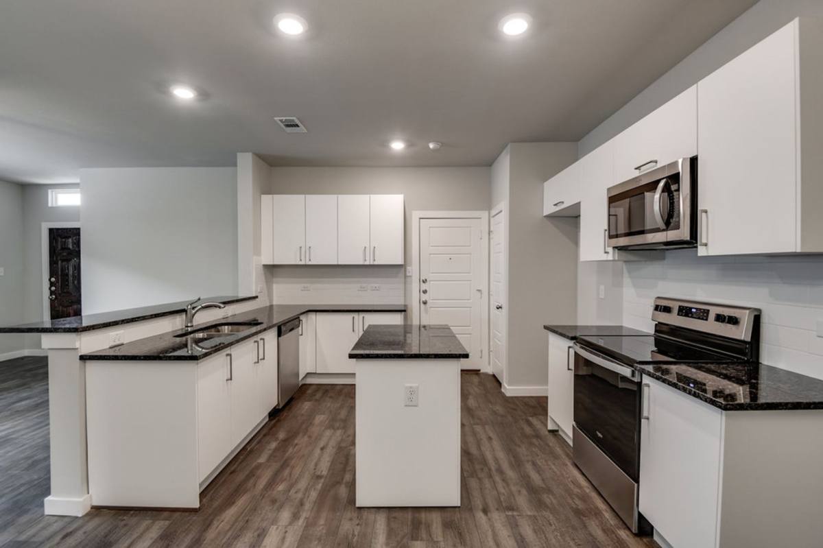Townhouse for rent at 748 Wheatfield Dr, Venus, TX 76084