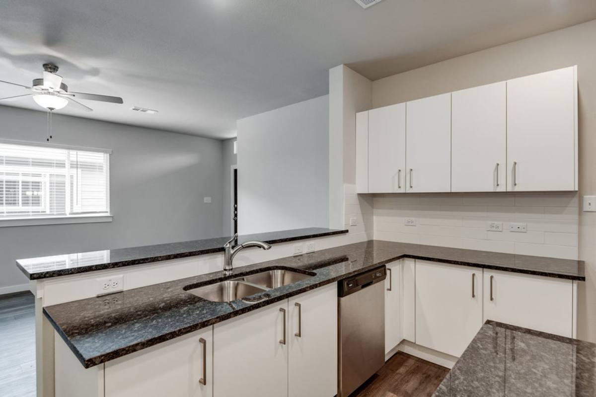 Townhouse for rent at 748 Wheatfield Dr, Venus, TX 76084