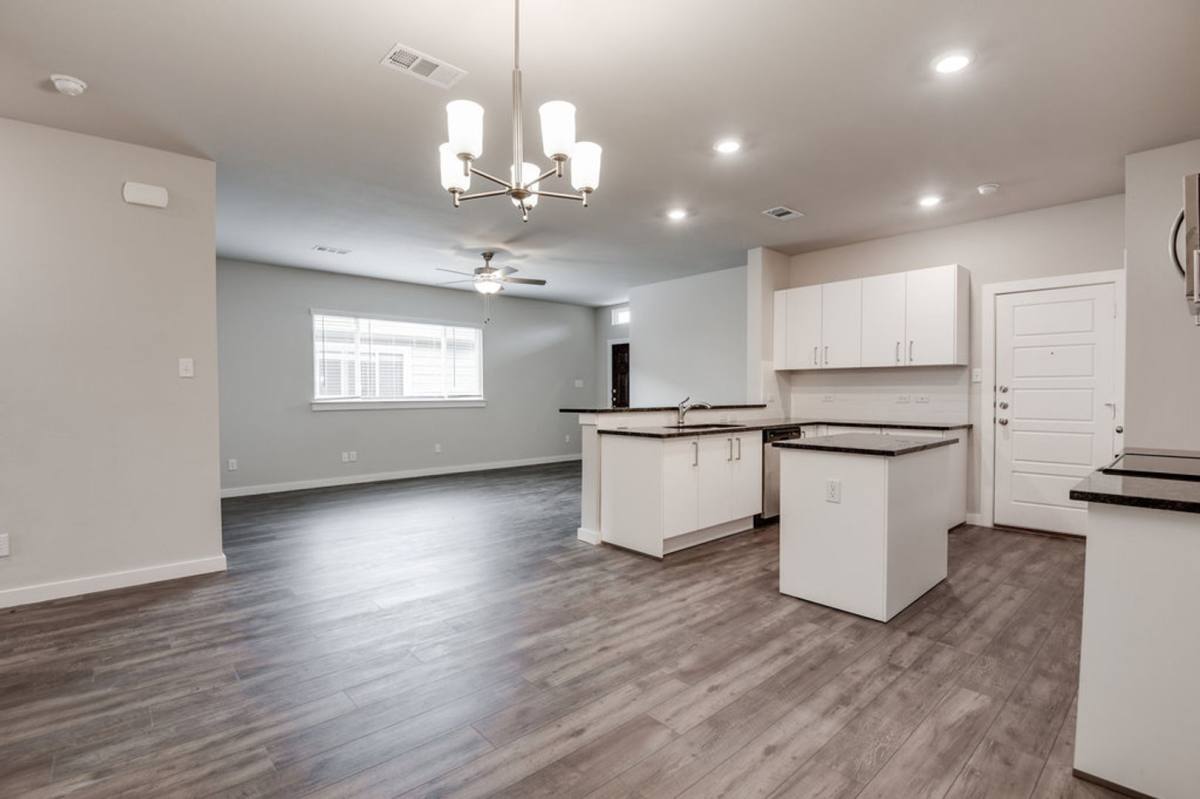 Townhouse for rent at 748 Wheatfield Dr, Venus, TX 76084