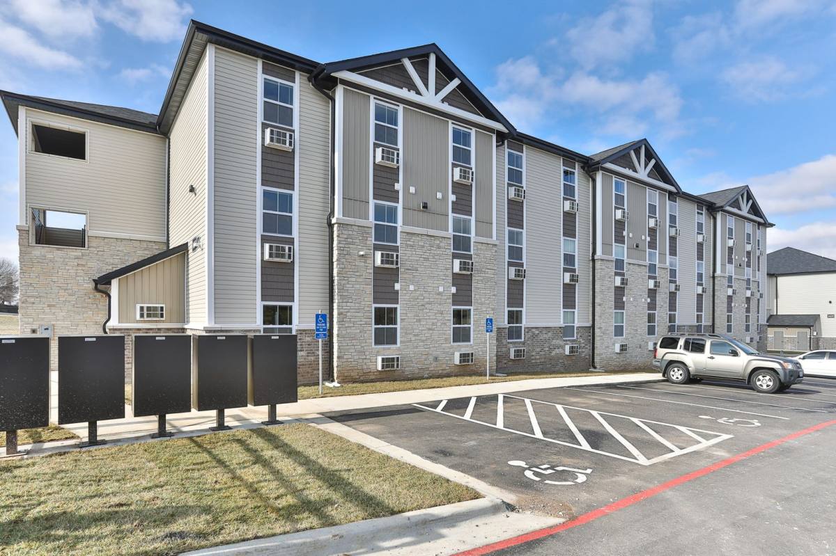 Apartment for rent at 1435 W Talmage St, Springfield, MO 65803