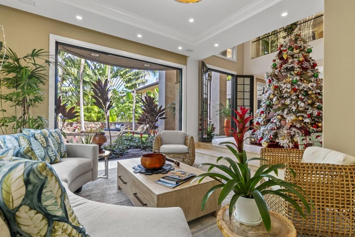 House for rent at 4017 Black Point Rd, Honolulu, HI 96816