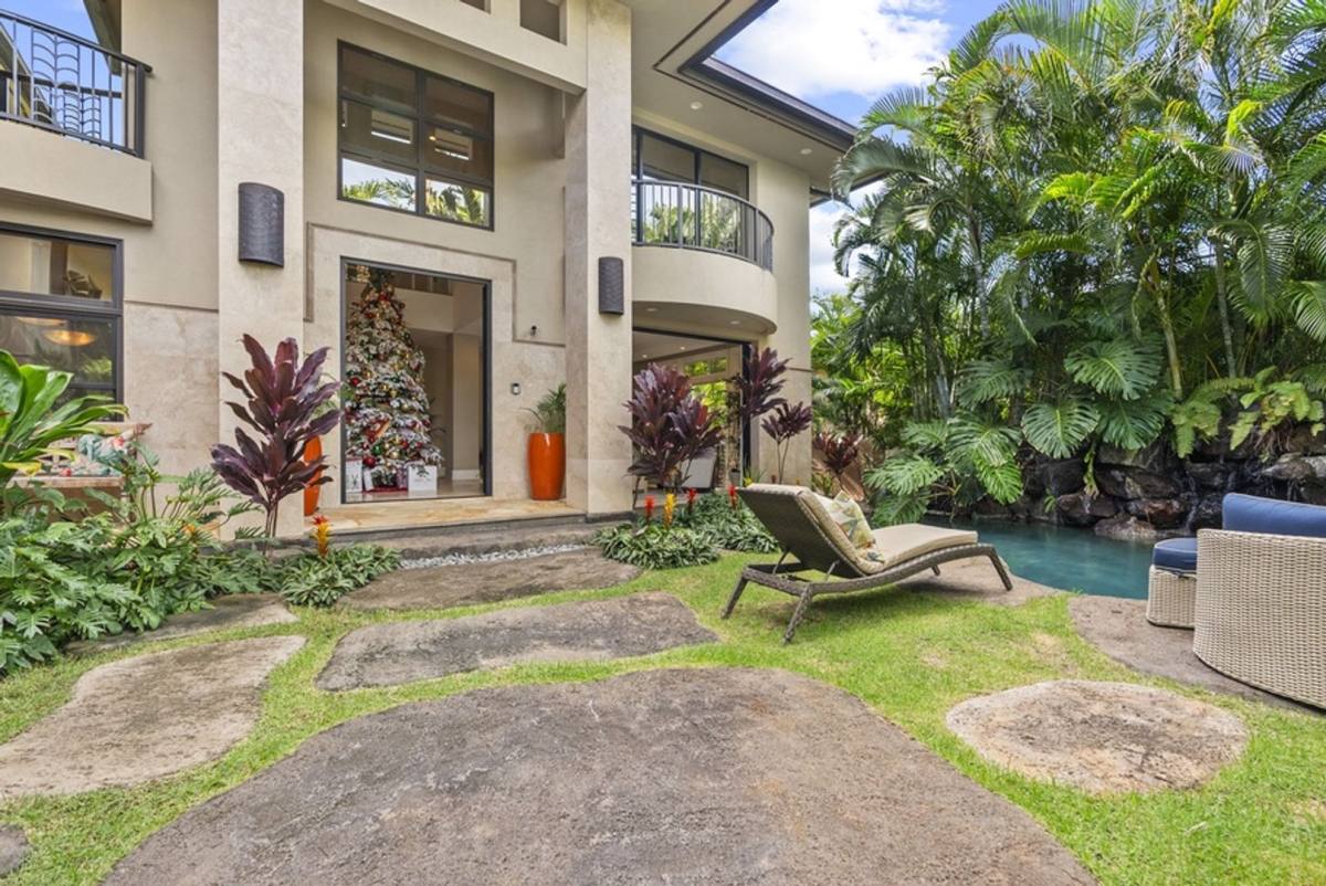 House for rent at 4017 Black Point Rd, Honolulu, HI 96816