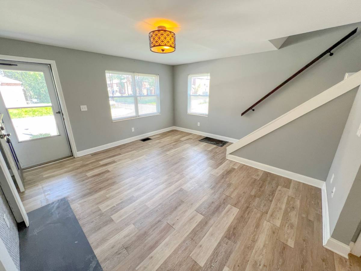 Apartment for rent at 2883-2889 Wicklow Rd, Columbus, OH 43204