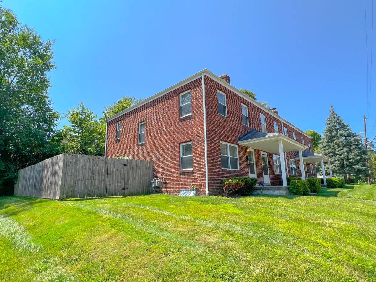 Apartment for rent at 2883-2889 Wicklow Rd, Columbus, OH 43204
