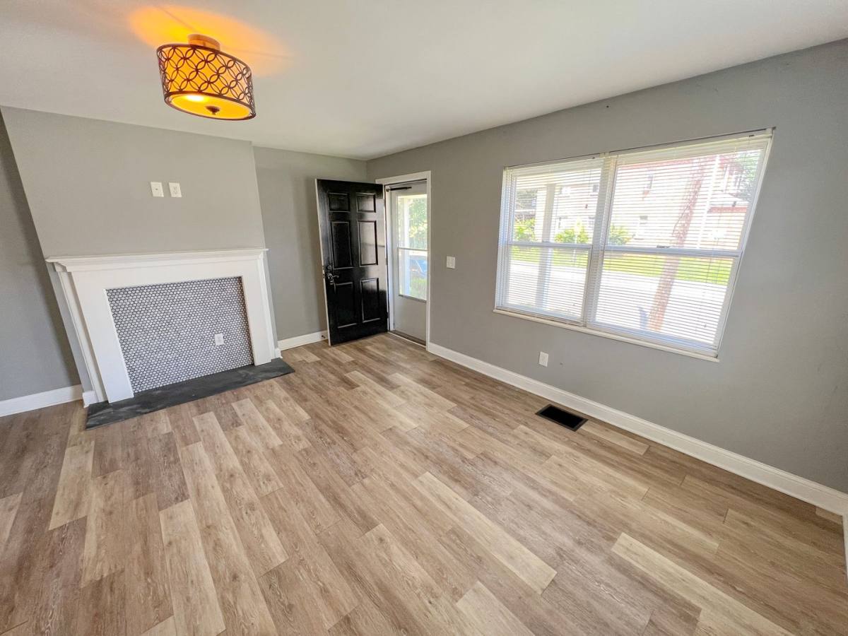 Apartment for rent at 2883-2889 Wicklow Rd, Columbus, OH 43204