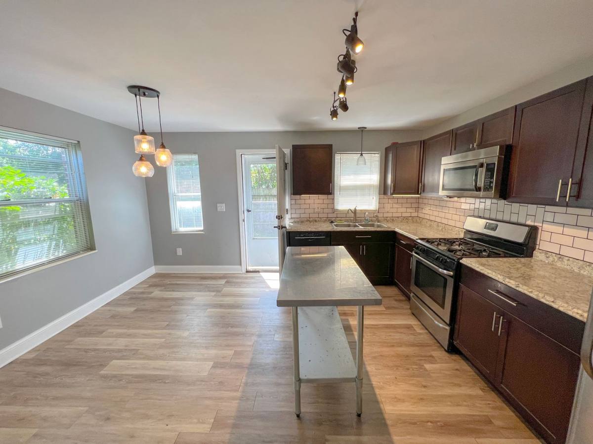 Apartment for rent at 2883-2889 Wicklow Rd, Columbus, OH 43204