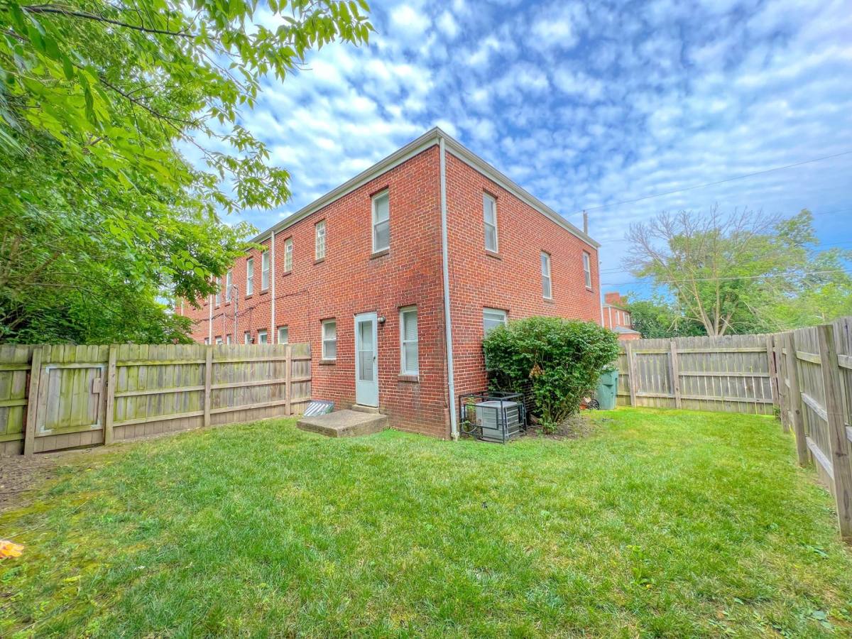 Apartment for rent at 2883-2889 Wicklow Rd, Columbus, OH 43204