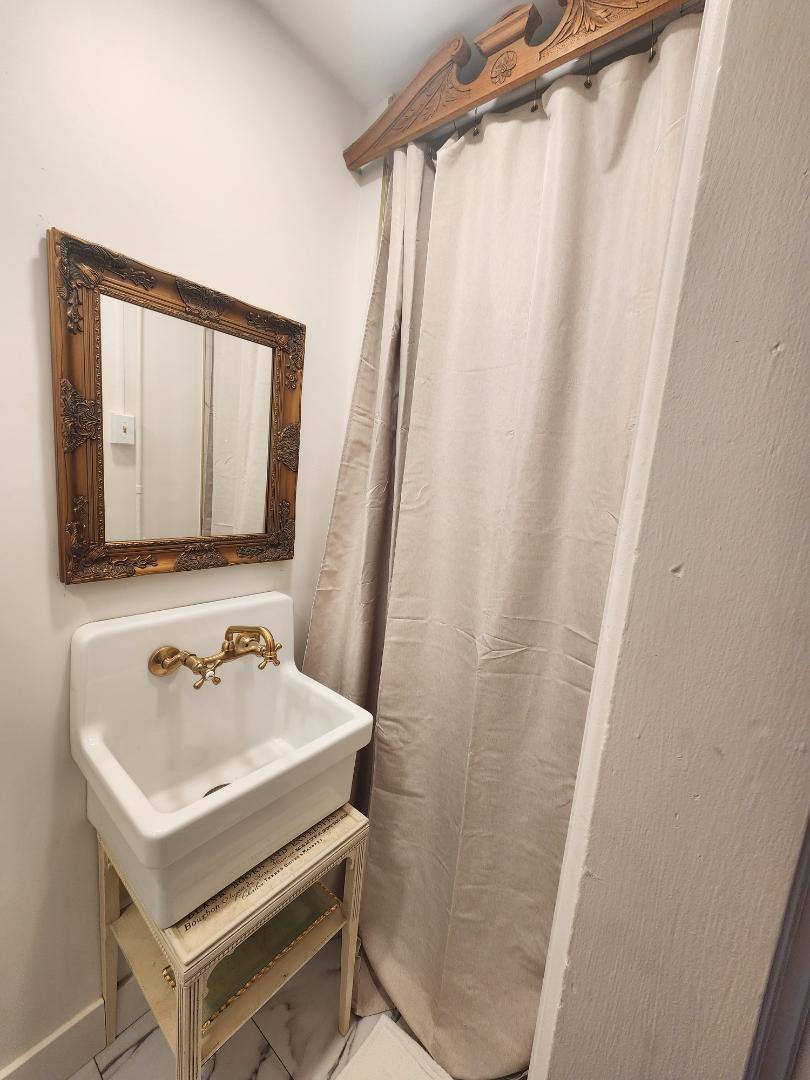 Apartment for rent at 127 Dawes Ave #THE Golden Harp-a, Akron, OH 44302