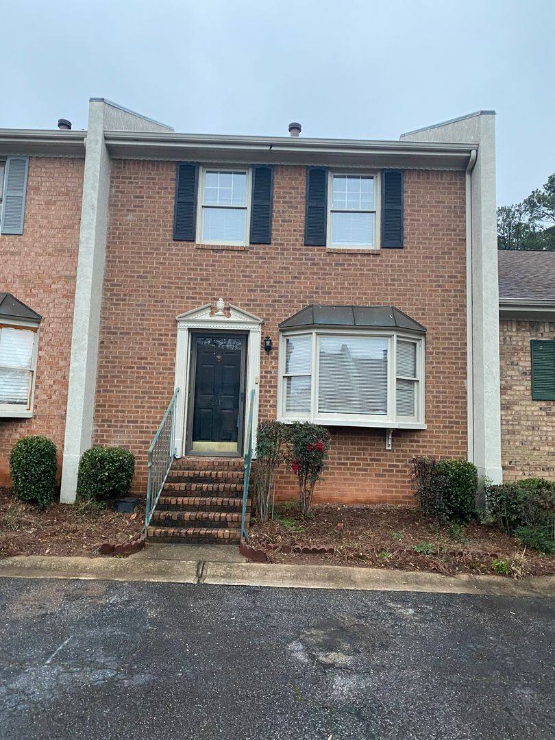 Townhouse for rent at 250 Cleveland Rd, Bogart, GA 30622