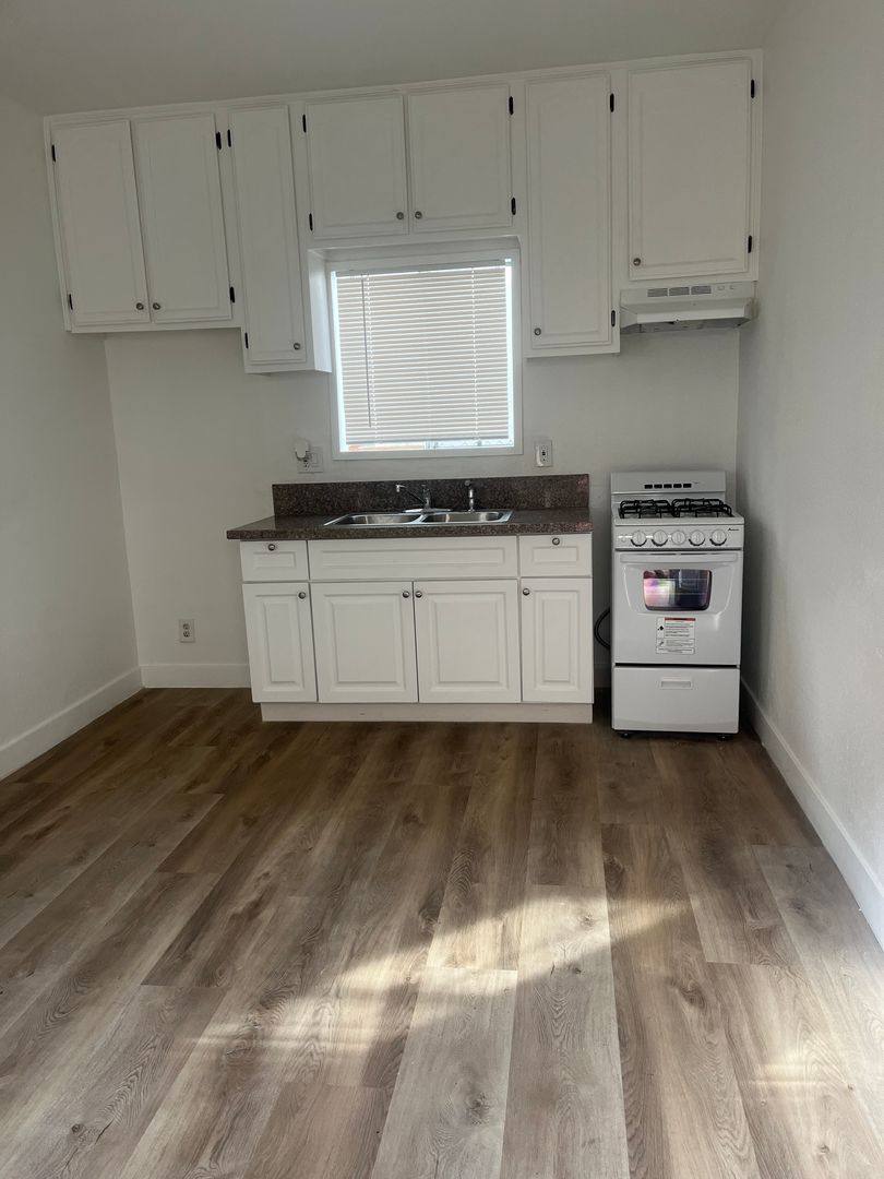 Apartment for rent at 842 Alamitos Ave, Long Beach, CA 90813