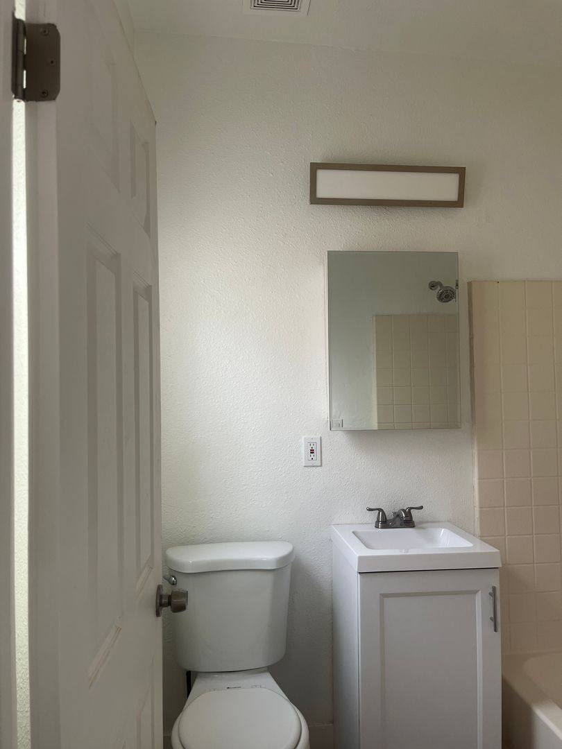 Apartment for rent at 842 Alamitos Ave, Long Beach, CA 90813