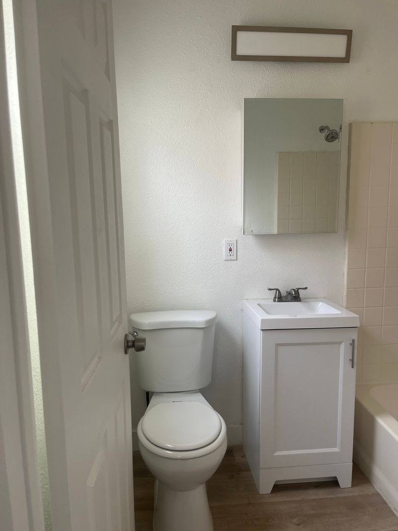 Apartment for rent at 842 Alamitos Ave, Long Beach, CA 90813