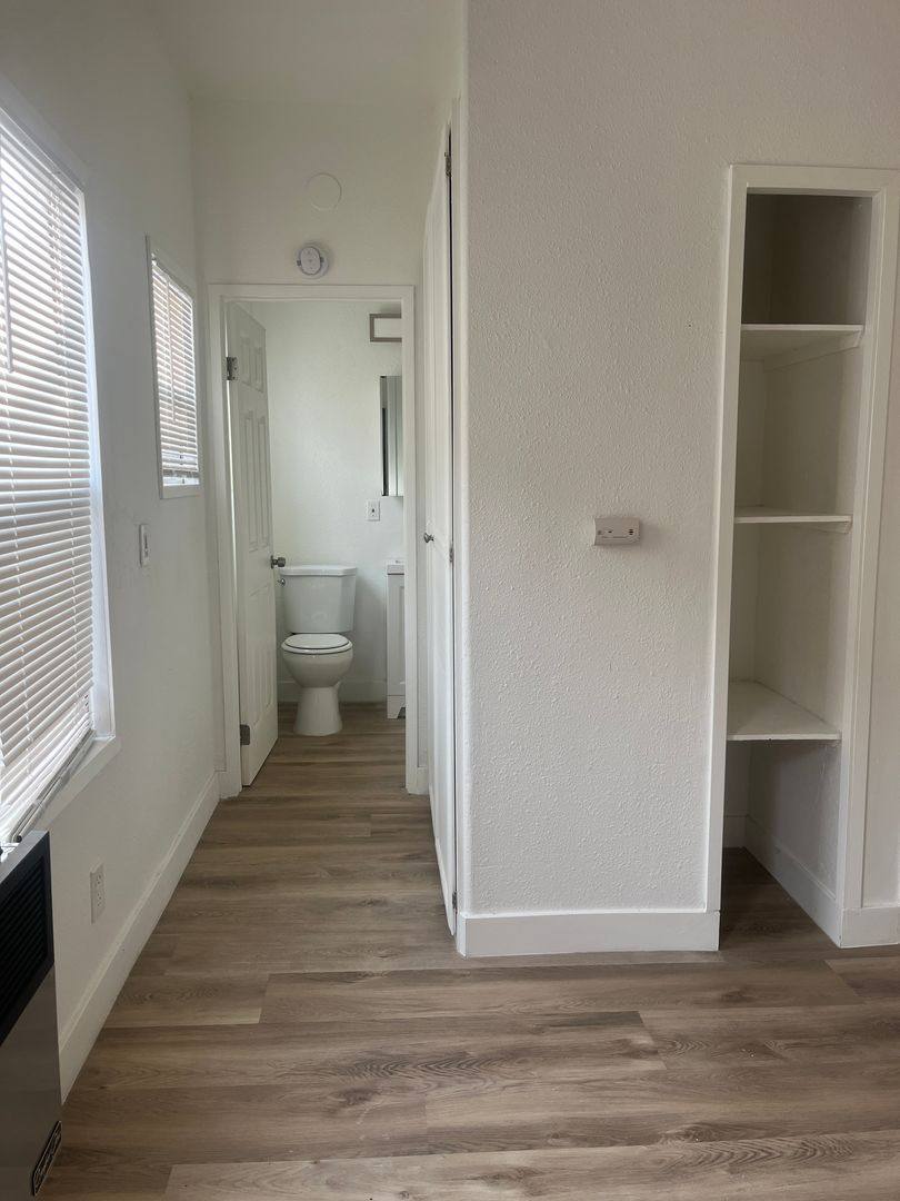 Apartment for rent at 842 Alamitos Ave, Long Beach, CA 90813