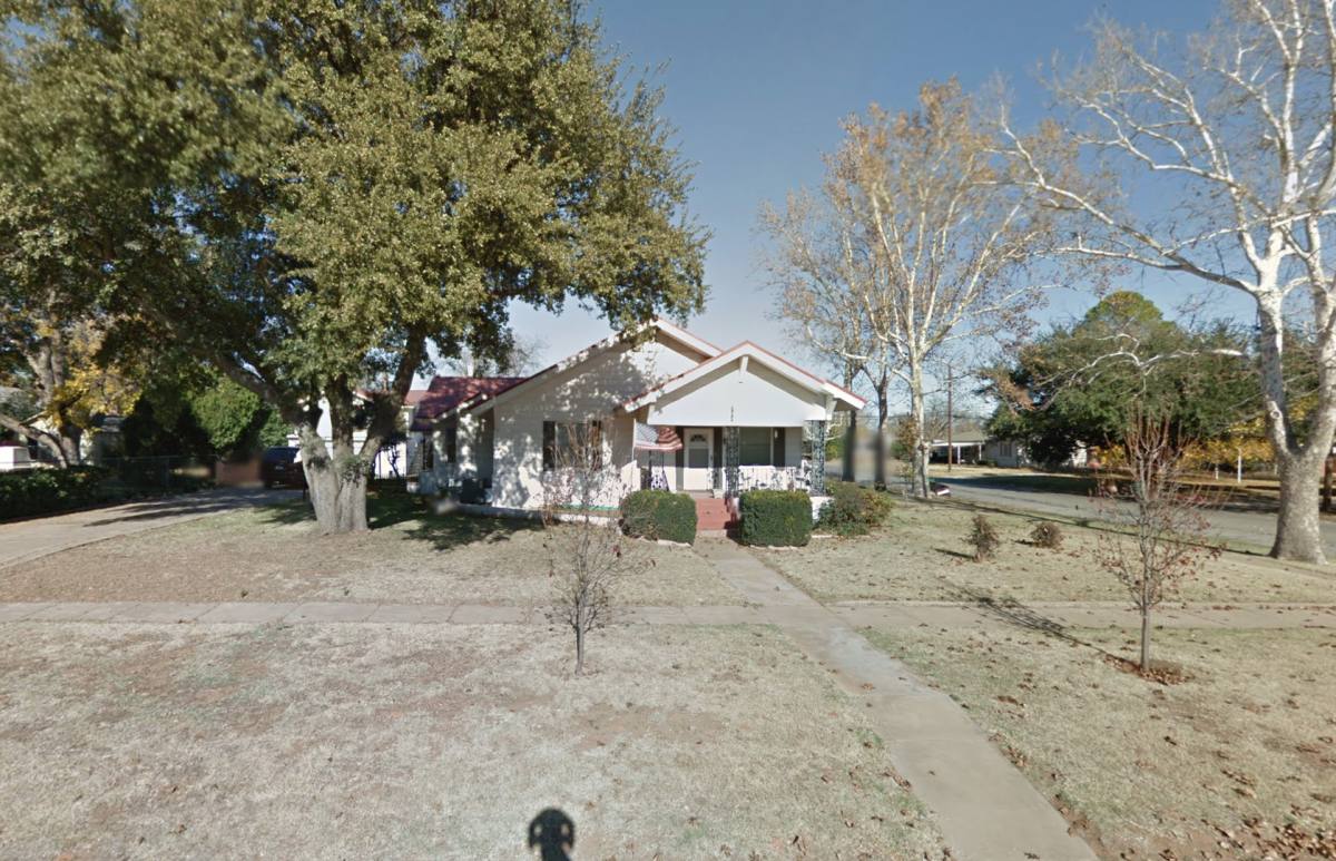 Apartment for rent at 323 E 6th St, Burkburnett, TX 76354